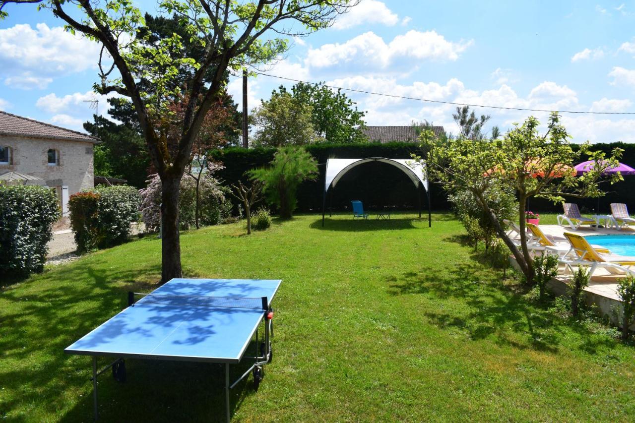 Le Baraillot, Chambres Et Repas D'Hotes, Soiree Etape Aiguillon Exterior photo